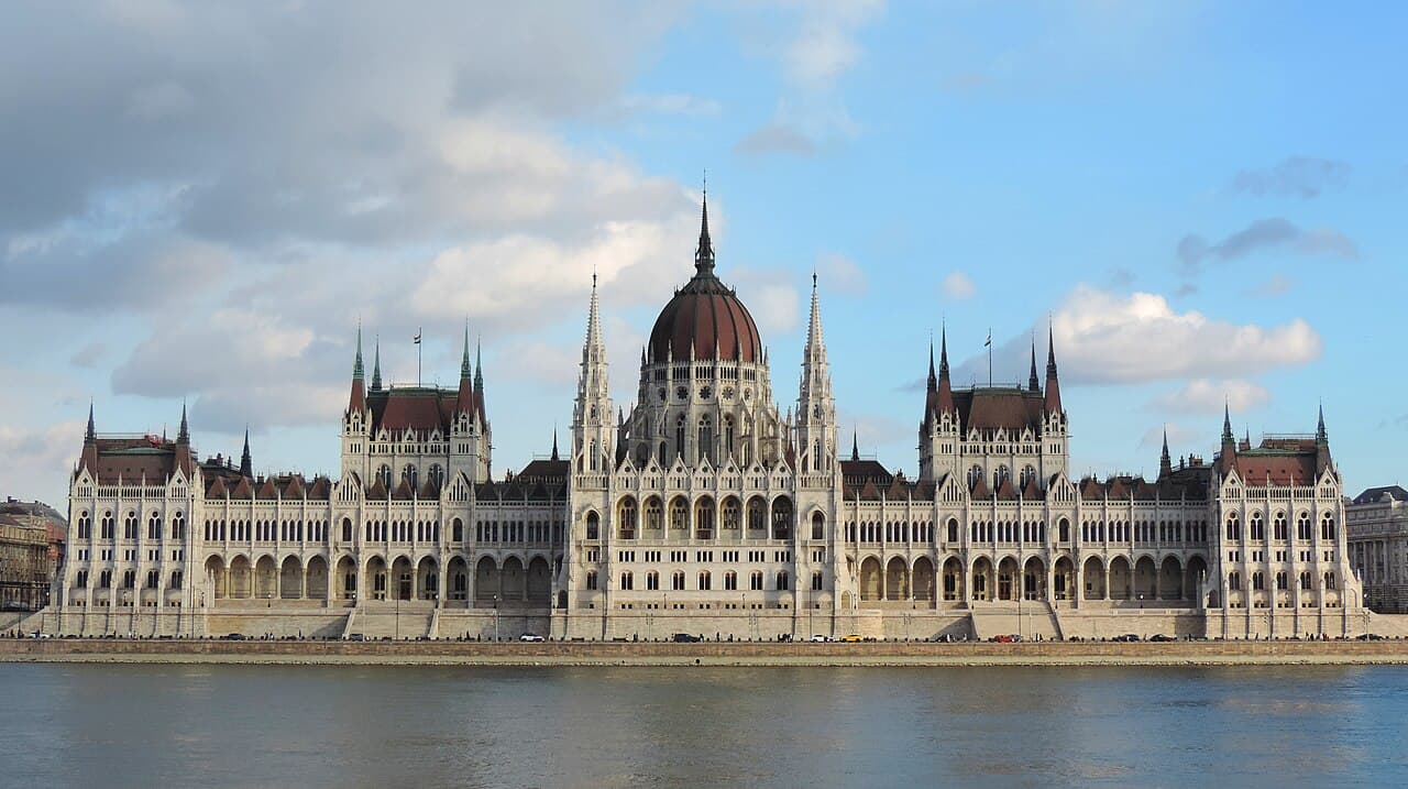 Здание парламента (Будапешт)